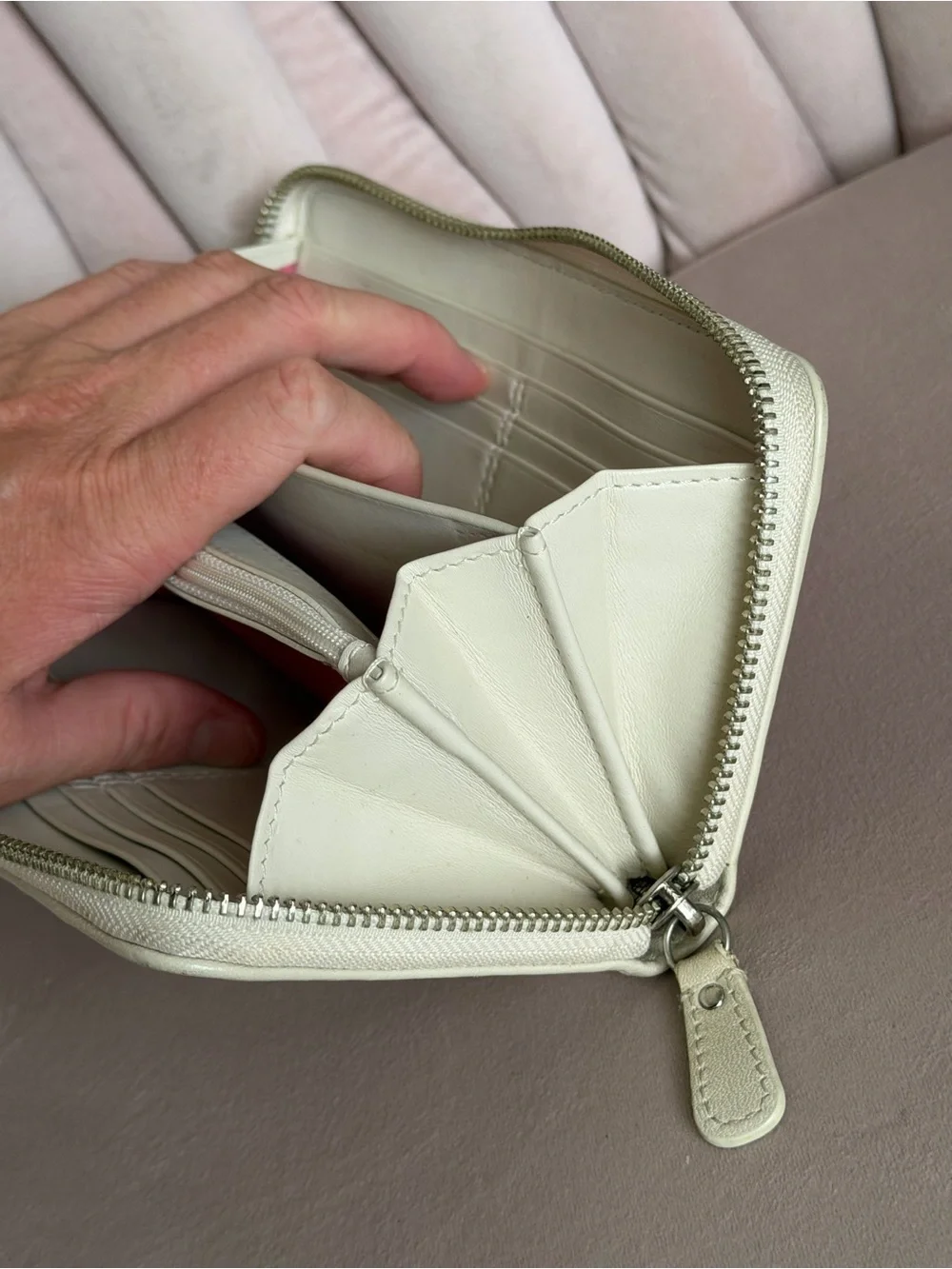 COACH 🤍 SoHo Zoe Cream Leather Zip Around Wallet